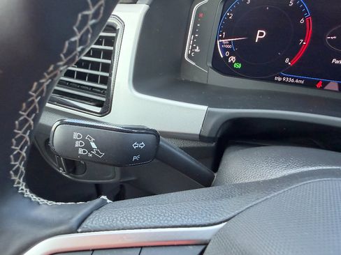 Used 2021 Volkswagen Atlas Cross Sport SEL AWD/4WD image 38