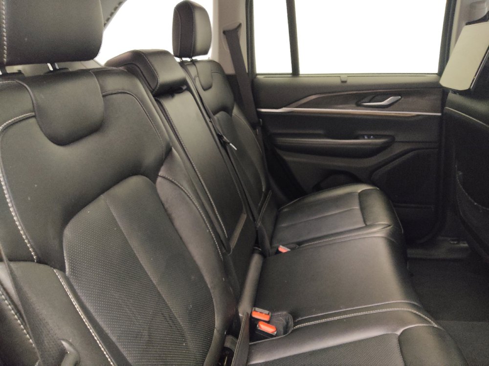 Used 2023 Jeep Grand Cherokee Limited w/ Luxury Tech Group II RWD image 19