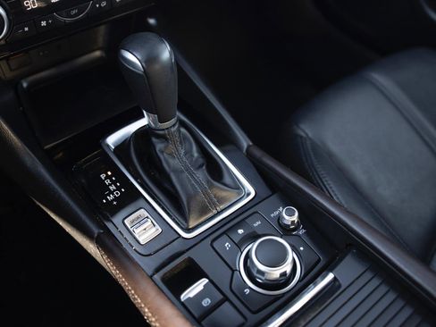 Used 2018 MAZDA MAZDA3 Touring image 10