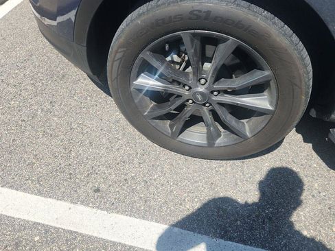 Used 2018 Ford Explorer XLT w/ Equipment Group 202A AWD/4WD image 9