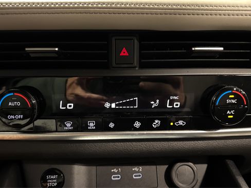 Used 2025 Nissan Rogue SV image 31