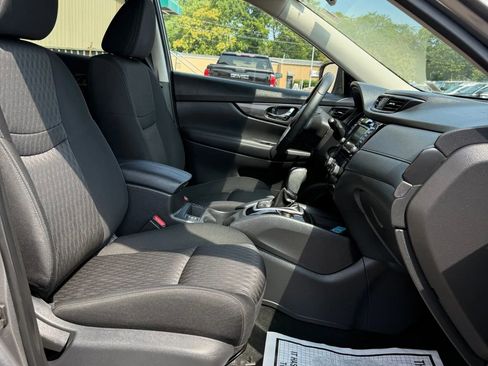 Used 2019 Nissan Rogue SV image 30