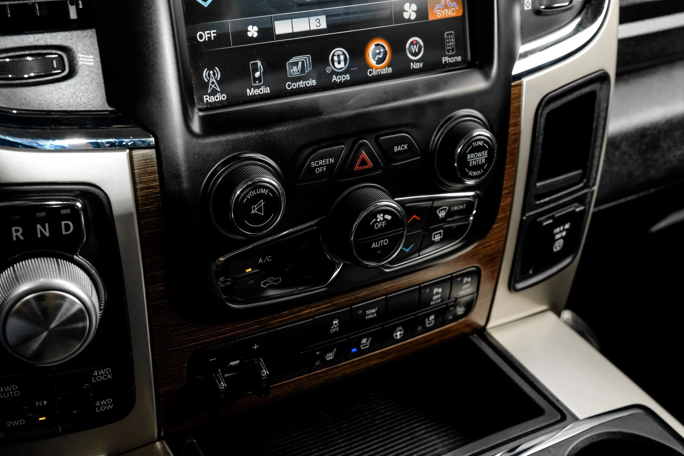 Used 2015 RAM 1500 Laramie w/ Convenience Group AWD/4WD image 35