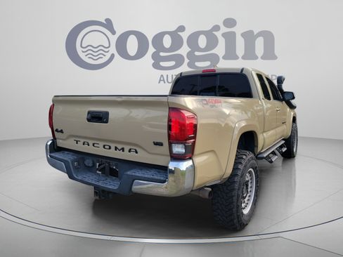 Used 2018 Toyota Tacoma SR5 AWD/4WD image 4