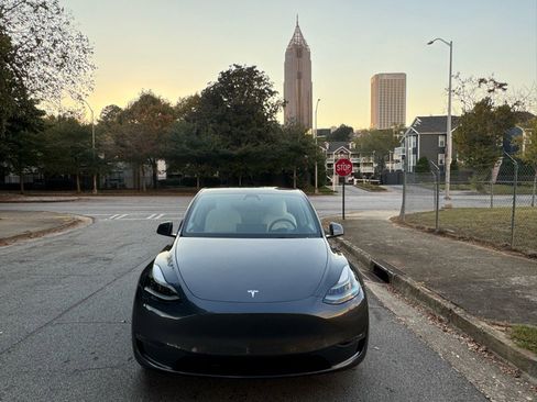 Used 2022 Tesla Model Y Performance image 2