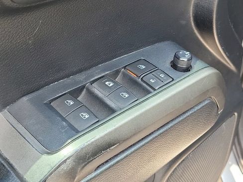 Used 2019 Toyota Tacoma SR5 RWD image 22