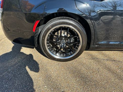 Used 2023 Chrysler 300 Touring w/ Sport Appearance Package image 5