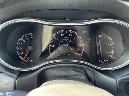 Used 2021 Jeep Grand Cherokee Laredo X image 15