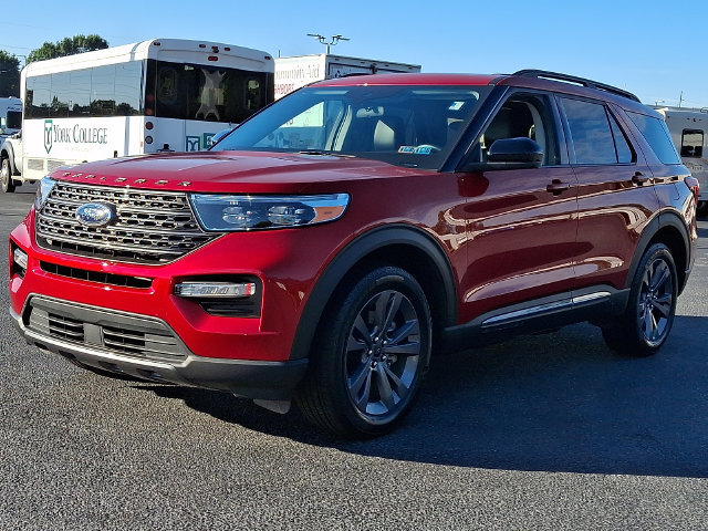 Used 2023 Ford Explorer XLT w/ Equipment Group 202A AWD/4WD image 6