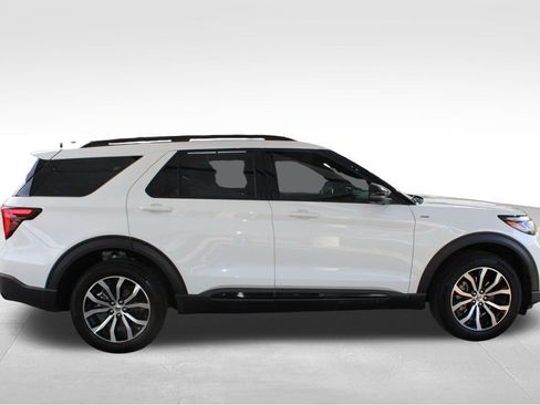Used 2025 Ford Explorer ST-Line AWD/4WD image 18