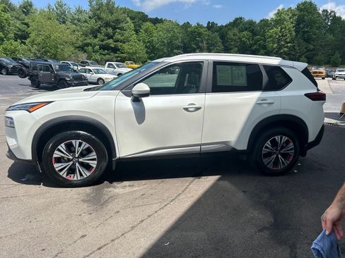 Used 2023 Nissan Rogue SV w/ SV Premium B Package AWD/4WD image 3