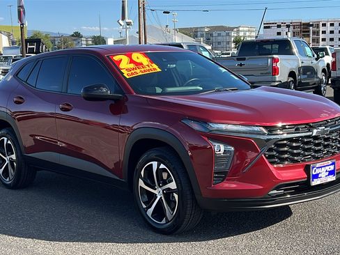 Certified 2024 Chevrolet Trax RS w/ Driver Confidence Package FWD image 3