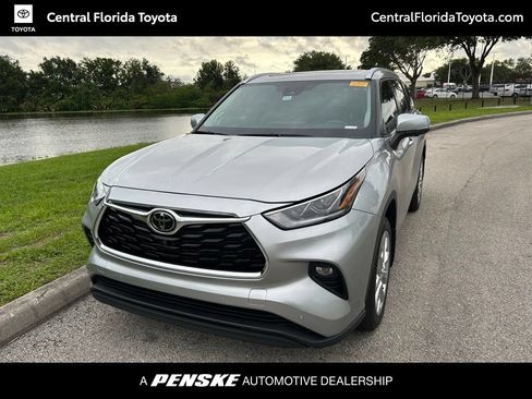 Used 2024 Toyota Highlander Limited FWD image 1