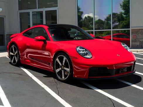 Used 2025 Porsche 911 Carrera RWD image 8