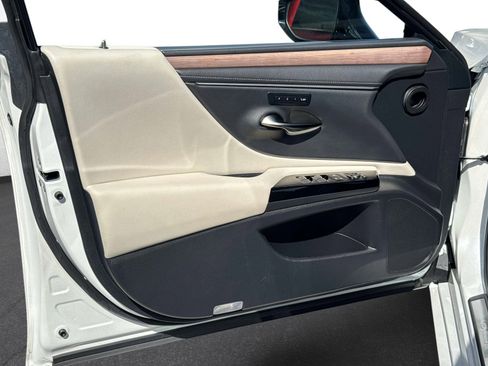 Certified 2024 Lexus ES 350 w/ Premium Package image 17