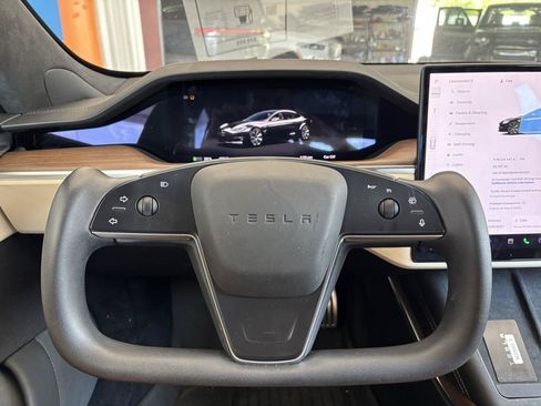 Used 2022 Tesla Model S AWD/4WD image 11