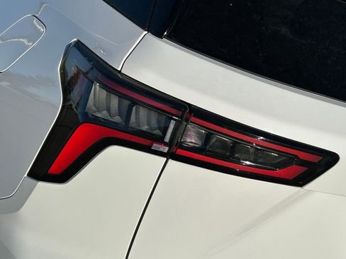 Used 2025 Chevrolet Equinox LT image 30