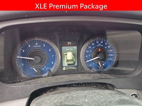 Used 2017 Toyota Sienna XLE Premium w/ Protection Package image 8