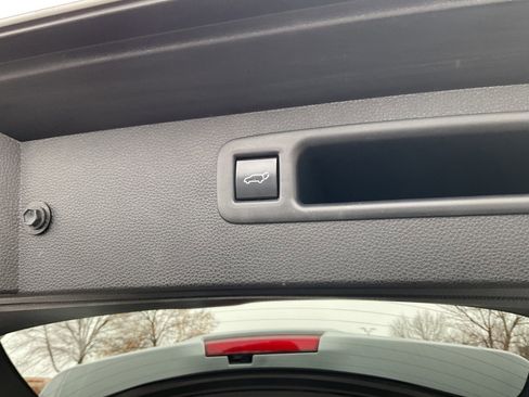 Used 2020 Toyota Highlander XLE image 12