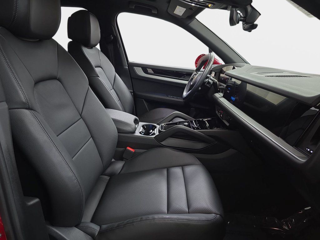 Used 2024 Porsche Cayenne S AWD/4WD image 10