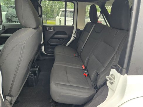 Used 2021 Jeep Wrangler Unlimited Sahara AWD/4WD image 31