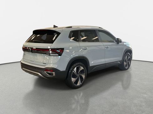 New 2025 Volkswagen Taos SE image 5