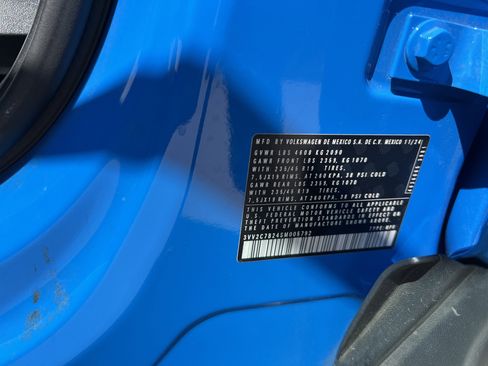 Certified 2025 Volkswagen Taos SE image 32