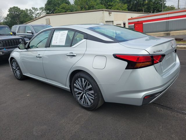 Used 2025 Nissan Altima 2.5 SV FWD image 7