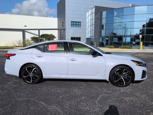 Certified 2024 Nissan Altima 2.5 SR w/ SR Premium Package image 4