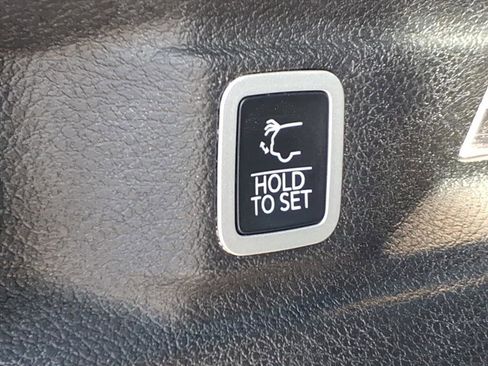 Certified 2024 Jeep Grand Cherokee L Limited w/ Luxury Tech Group II image 13