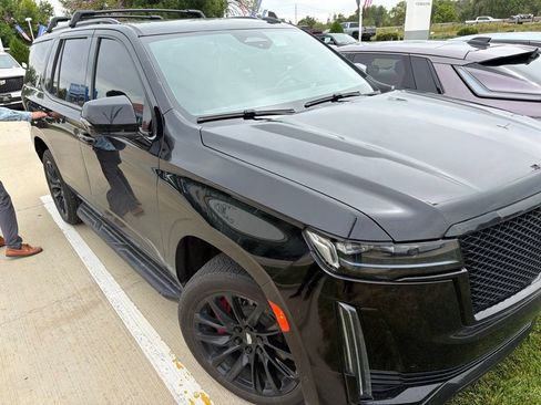 Used 2021 Cadillac Escalade Sport Platinum w/ Heavy-Duty Trailer Package AWD/4WD image 2