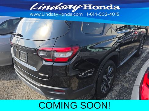 Used 2025 Honda Pilot Touring image 3