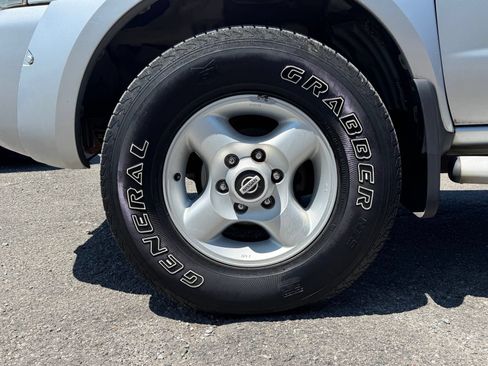 Used 2002 Nissan Frontier SE AWD/4WD image 9