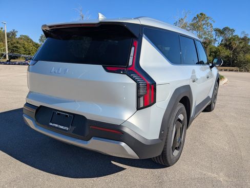 New 2026 Kia EV9 Wind image 5