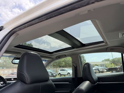 Used 2018 Toyota Camry XSE FWD image 15