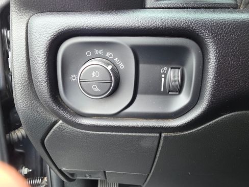 Used 2024 RAM 2500 Big Horn AWD/4WD image 19