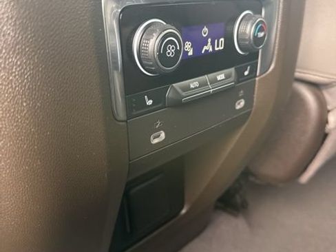 Used 2023 Chevrolet Tahoe Z71 w/ Luxury Package AWD/4WD image 13