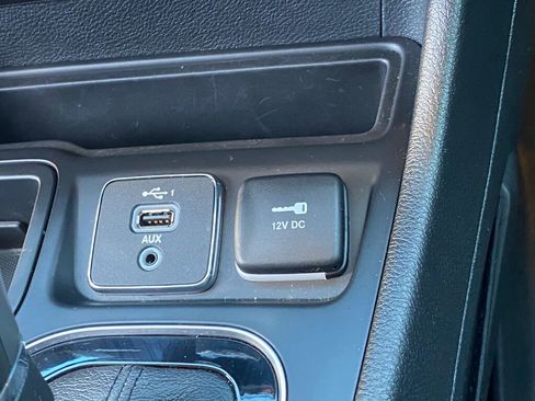 Used 2021 Jeep Cherokee Limited image 8