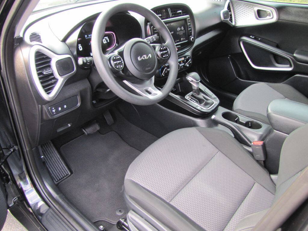 Used 2024 Kia Soul LX w/ Option Group 015 FWD image 15