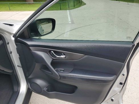 Used 2015 Nissan Rogue S image 28