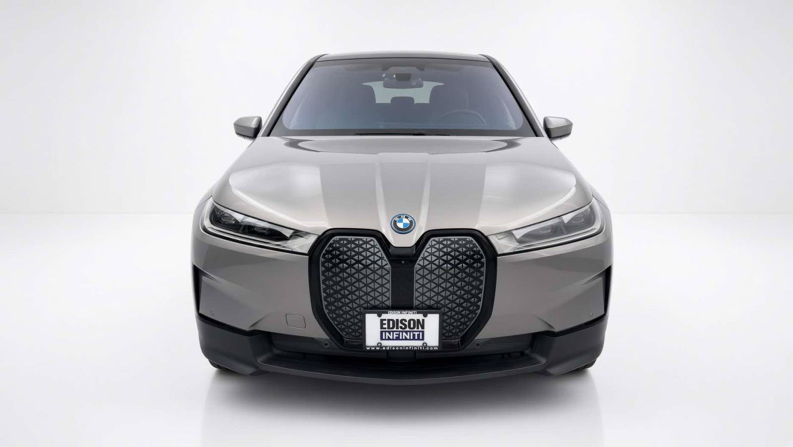 Used 2024 BMW iX xDrive50 w/ Premium Package AWD/4WD image 5