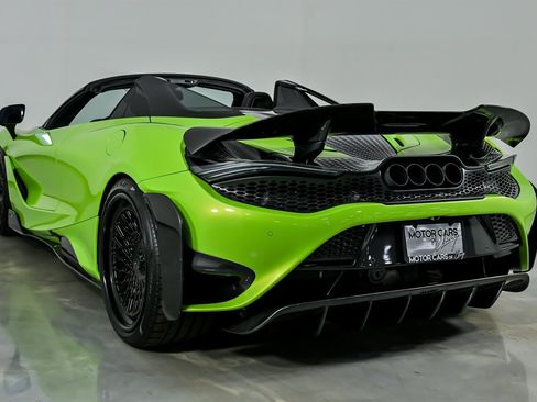 Used 2022 McLaren 765LT image 12