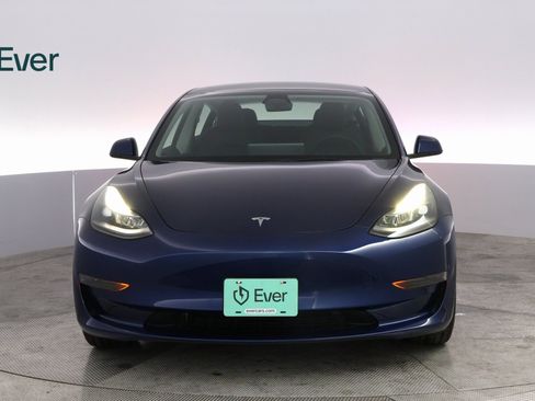 Used 2023 Tesla Model 3 Standard Range image 3