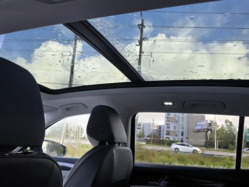 New 2025 Volkswagen Tiguan SE image 28