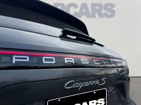 Used 2020 Porsche Cayenne S image 31