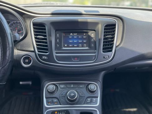 Used 2015 Chrysler 200 Limited FWD image 18