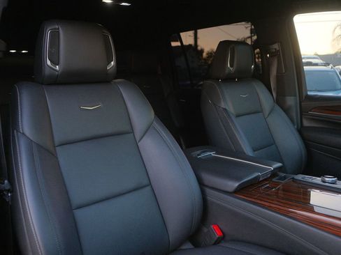 Used 2022 Cadillac Escalade ESV Luxury image 29