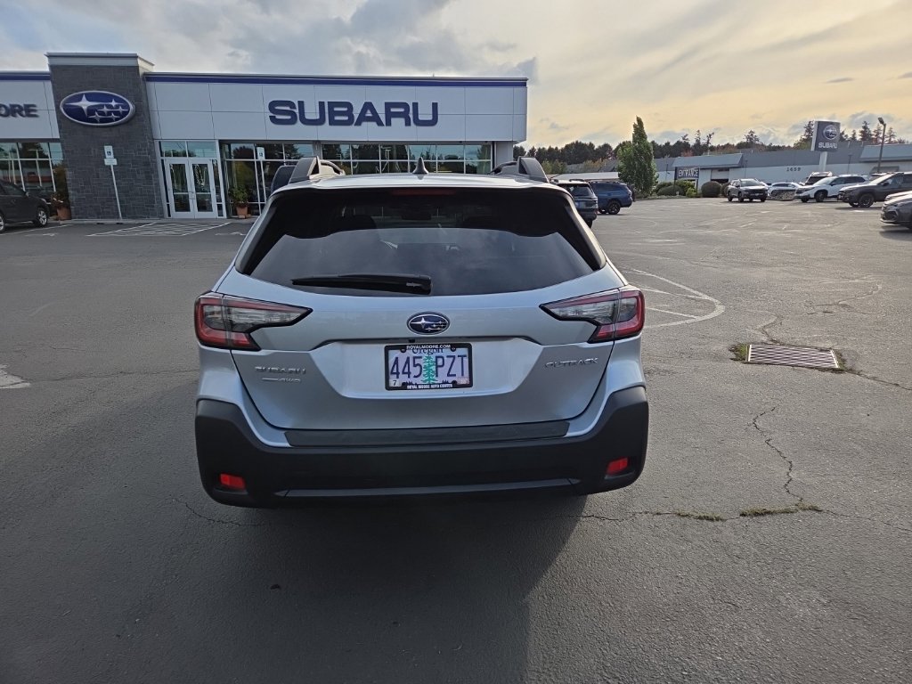 Used 2025 Subaru Outback Premium AWD/4WD image 6