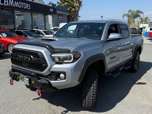 Used 2019 Toyota Tacoma TRD Sport AWD/4WD image 3