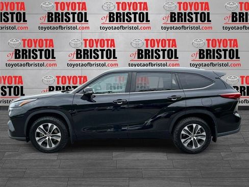 Used 2023 Toyota Highlander XLE AWD/4WD image 6